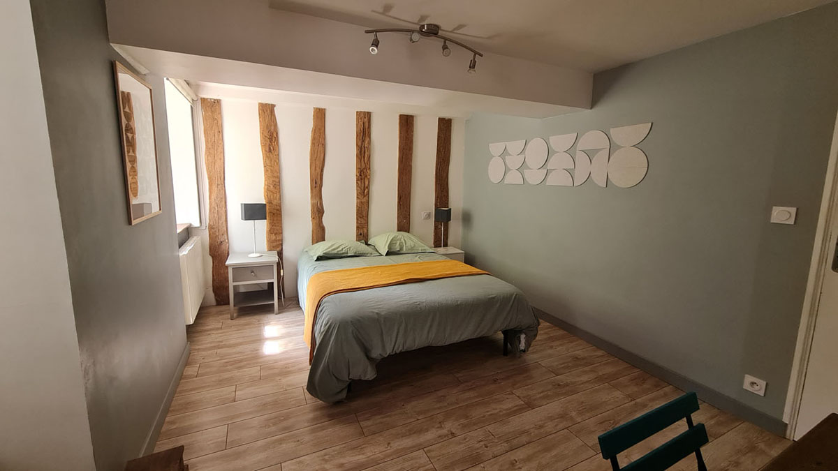 chambre rustique lit double